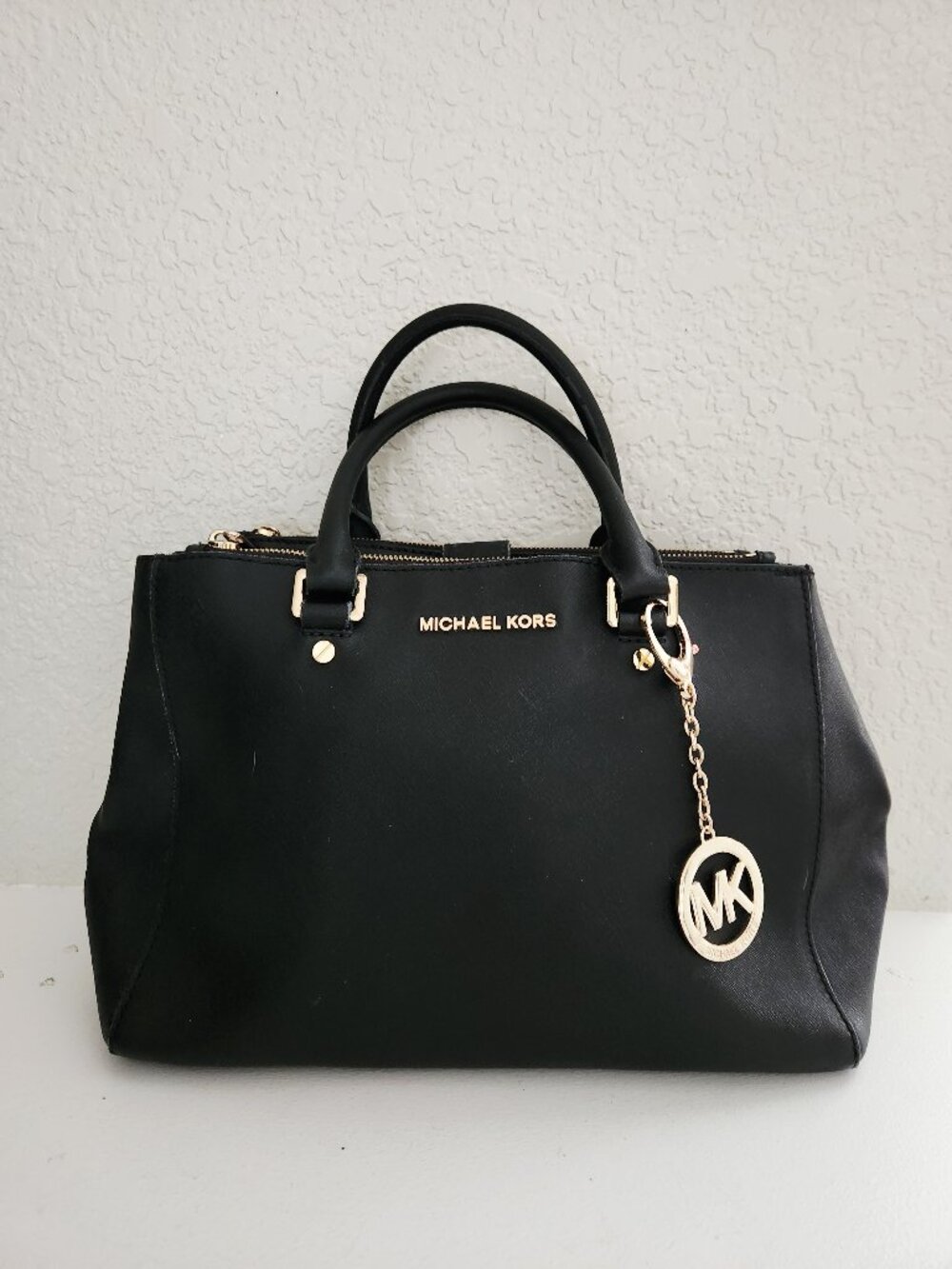 Euc Michael Kors Sutton Black Leather Handbag